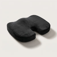 Coussin coccyx ergonomique en gel vu de trois quarts, découpe arrière visible